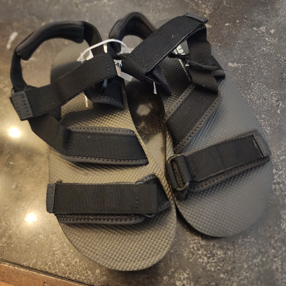 NWT Old Navy Black Kiddo Sandals